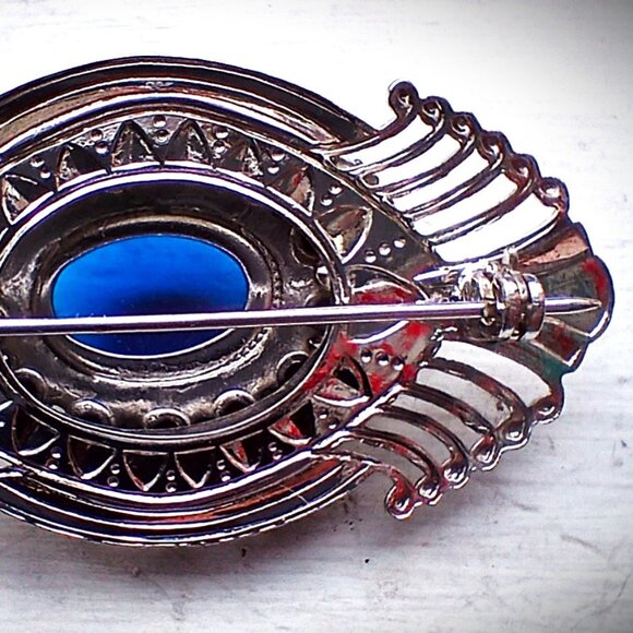 Quality Vintage Sapphire Blue Paste Glass Clear Rhinestone 'Eye' Shaped Brooch - Picture 7 of 7